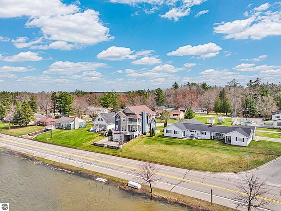 3rd image of 2121 Sunnyside Dr