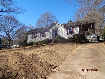 2nd image of 14 Pine Ln