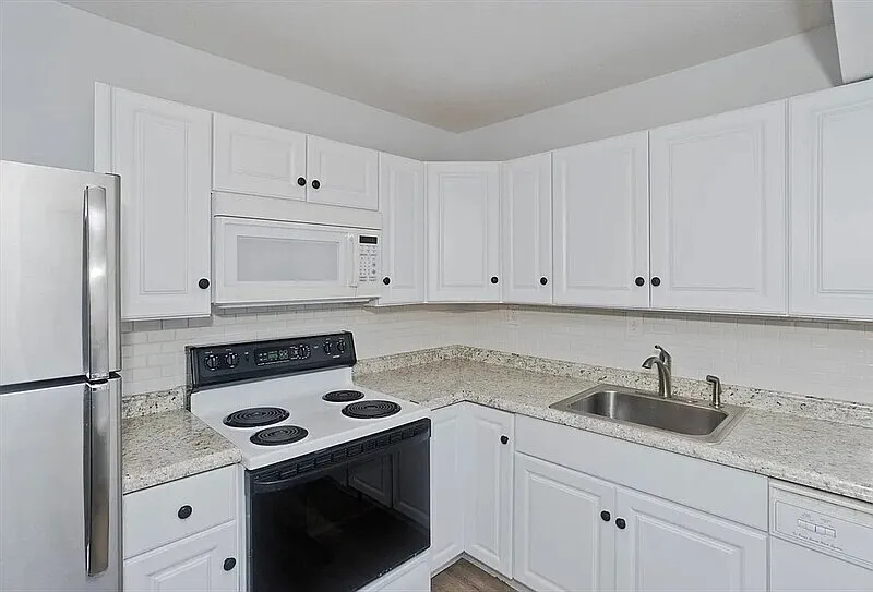 1 bed, 1.0 bath, 868 sqft, $1,320 — Photo 3