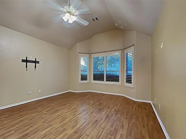 2114 Winding Hollow Dr — Photo 10
