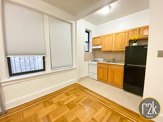 Rented by Realty 2000 Corp | media 8