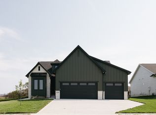 8182 Edgewood Ct, West Des Moines, IA 50266