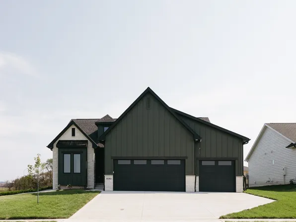8182 Edgewood Ct, West Des Moines, IA 50266