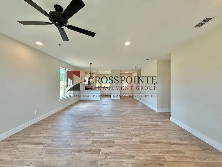 17430 Crossing Cir — Photo 4