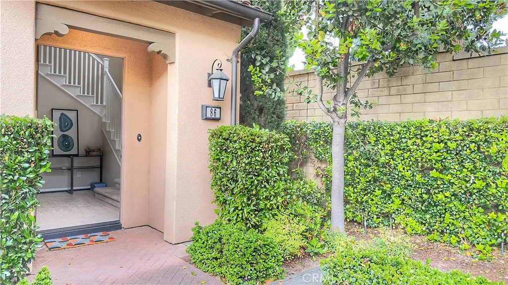 3 bed, 2.5 bath, 1920 sqft, $5,500 — Photo 2