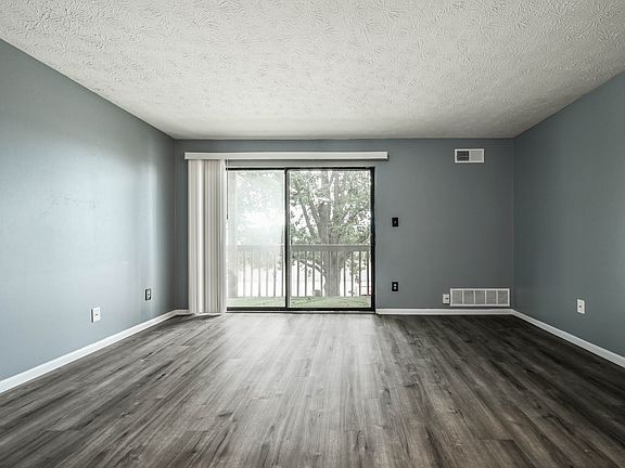 4th image of 4351 Village Parkway West Crk #7