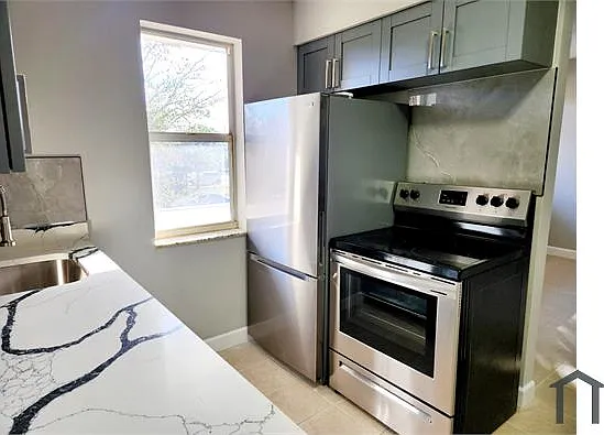 191 SW 15th St #202 — Photo 6