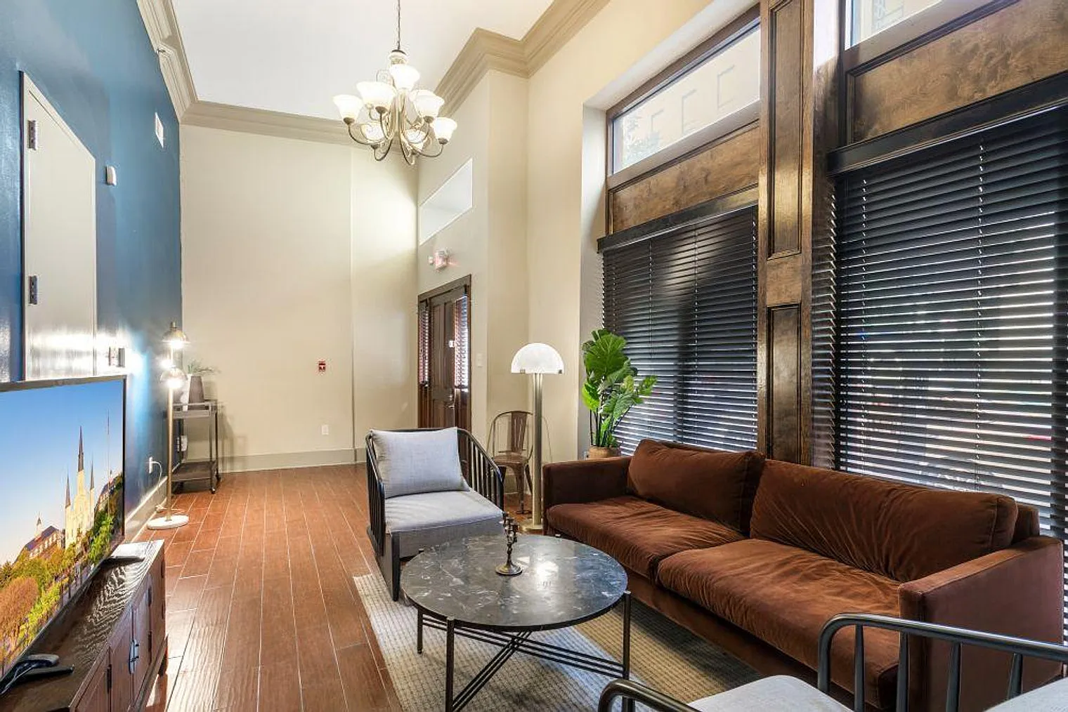 2 bed, 2.0 bath, $5,472 — Photo 2