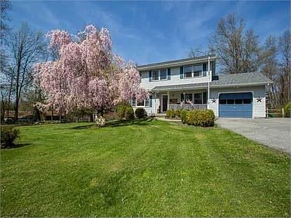 1st image of 10 Oak Hill Dr