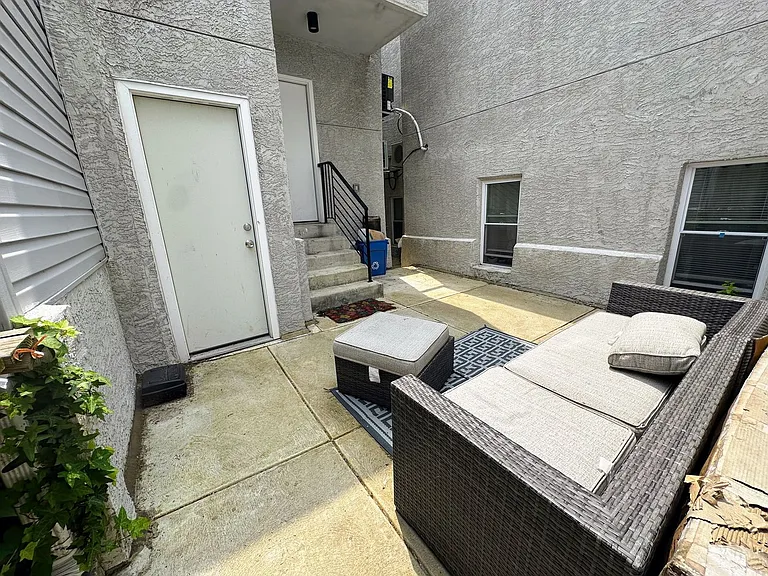 6161 Walnut St #1E — Photo 22