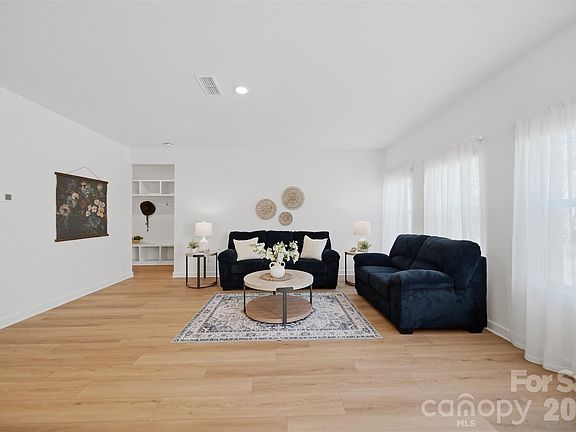 5th image of 2076 Sunflower Cir