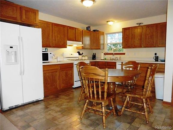 2nd image of 726 Pinegate Dr