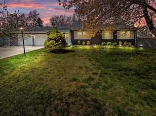 201 Old Ballwin Rd, Ballwin, MO 63021