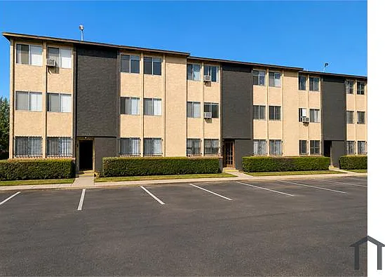 1431 S Hoover St #4 — Photo 4