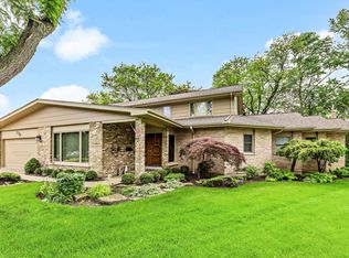 2728 Old Glenview Rd, Wilmette, IL 60091
