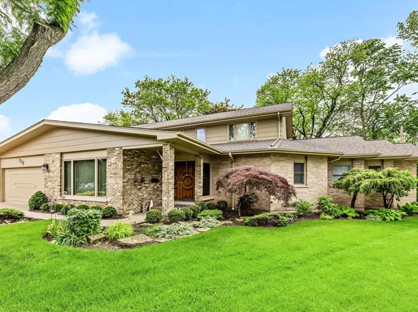 2728 Old Glenview Rd, Wilmette, IL 60091