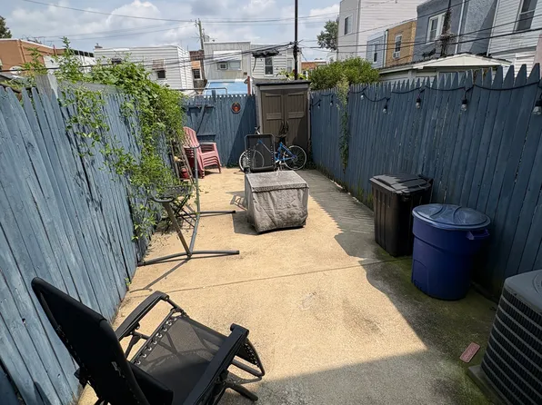 2559 E Birch St, Philadelphia, PA 19134