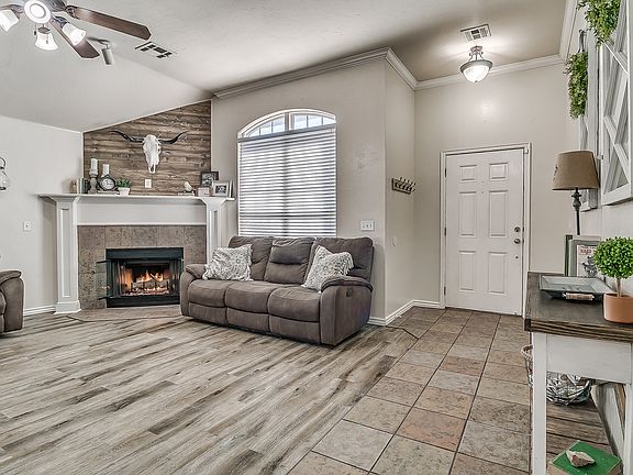 4th image of 2347 Blue Jay Dr