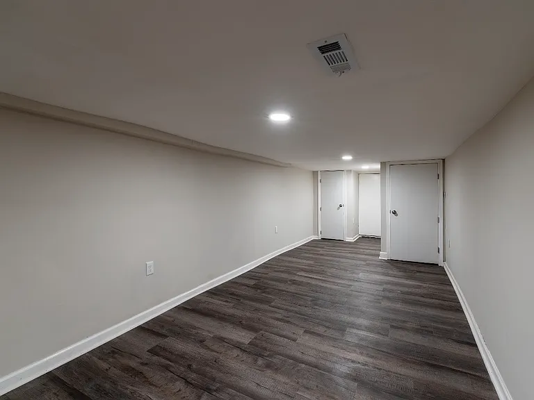 2626 Oswego Ave — Photo 10