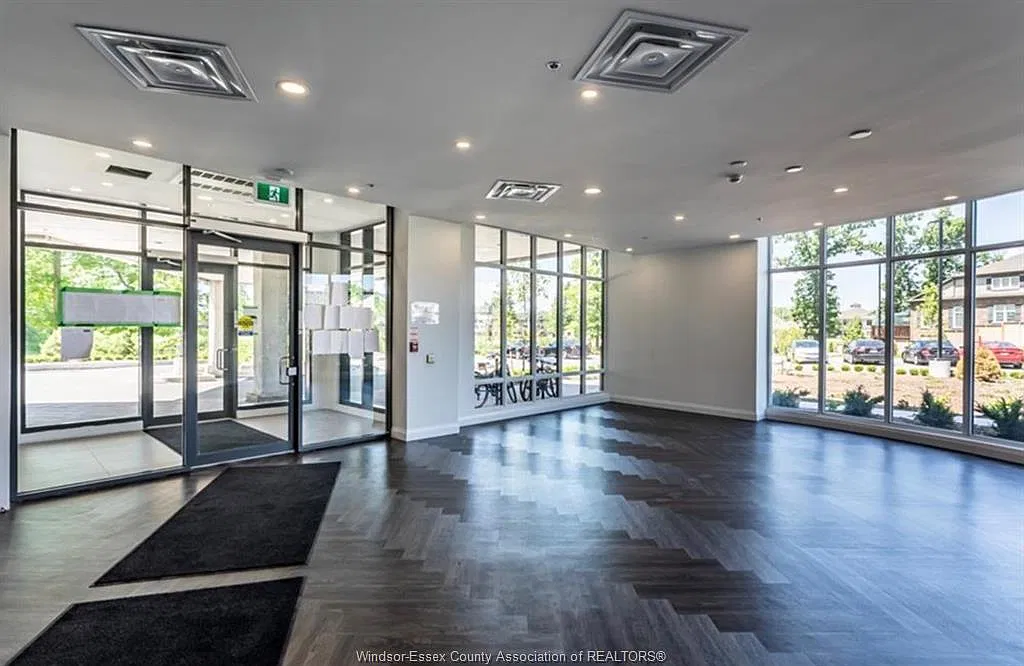 1 bed, 572 sqft, $2,100 — Photo 2
