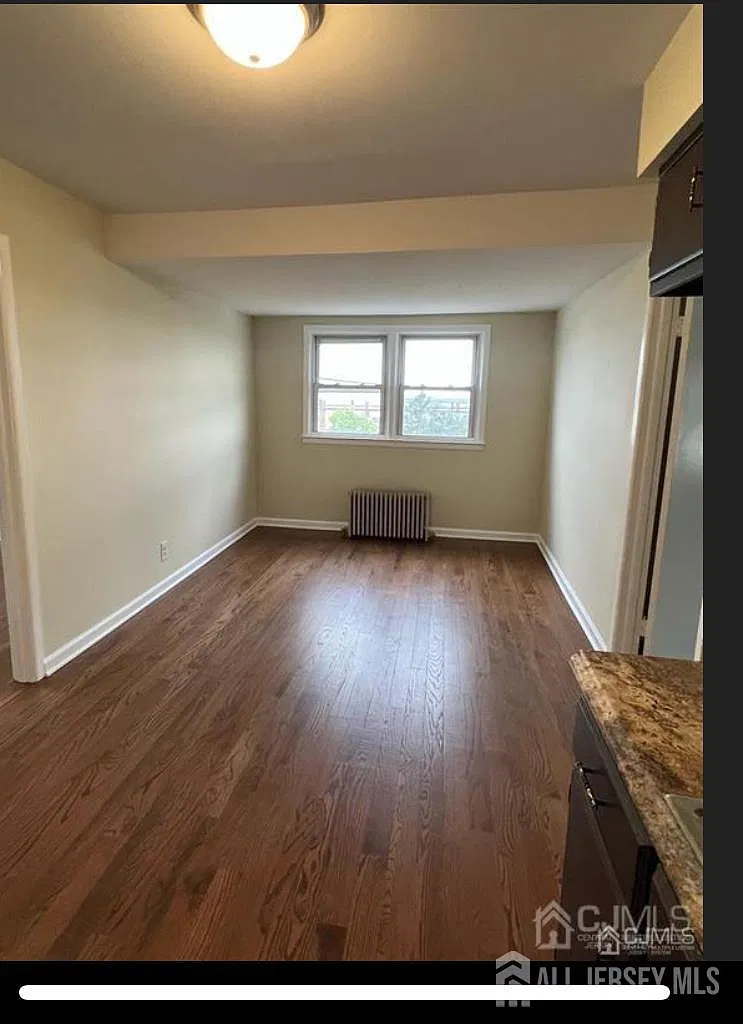 2 bed, 1.0 bath, 850 sqft, $2,750 — Photo 2