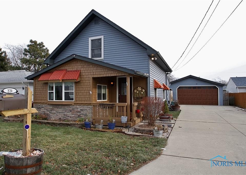 1st image of 221 Earl St