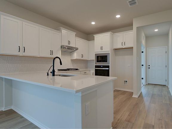 Hennersby Hollow - Brodie Interior Image 4