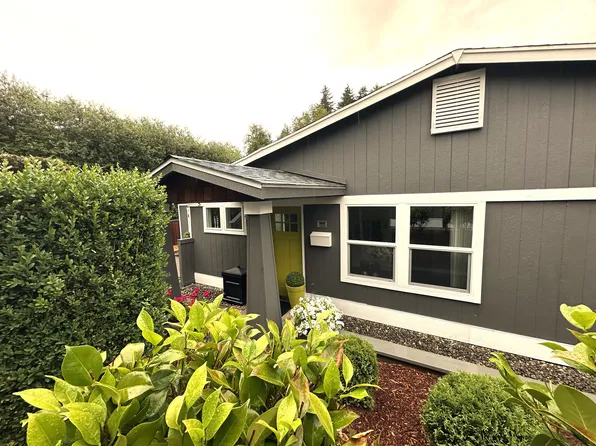 844 Phoenix St NE, Olympia, WA 98506