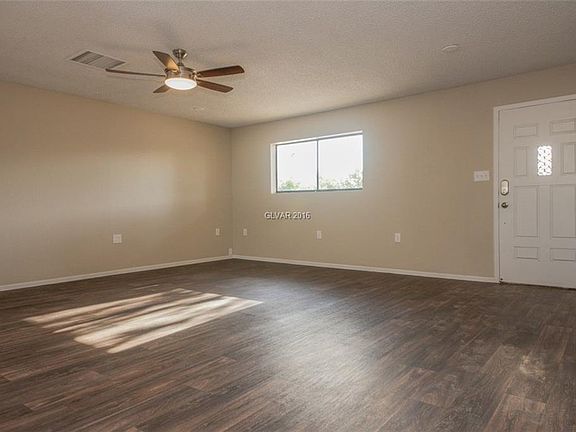 2nd image of 1861 Betty Ln