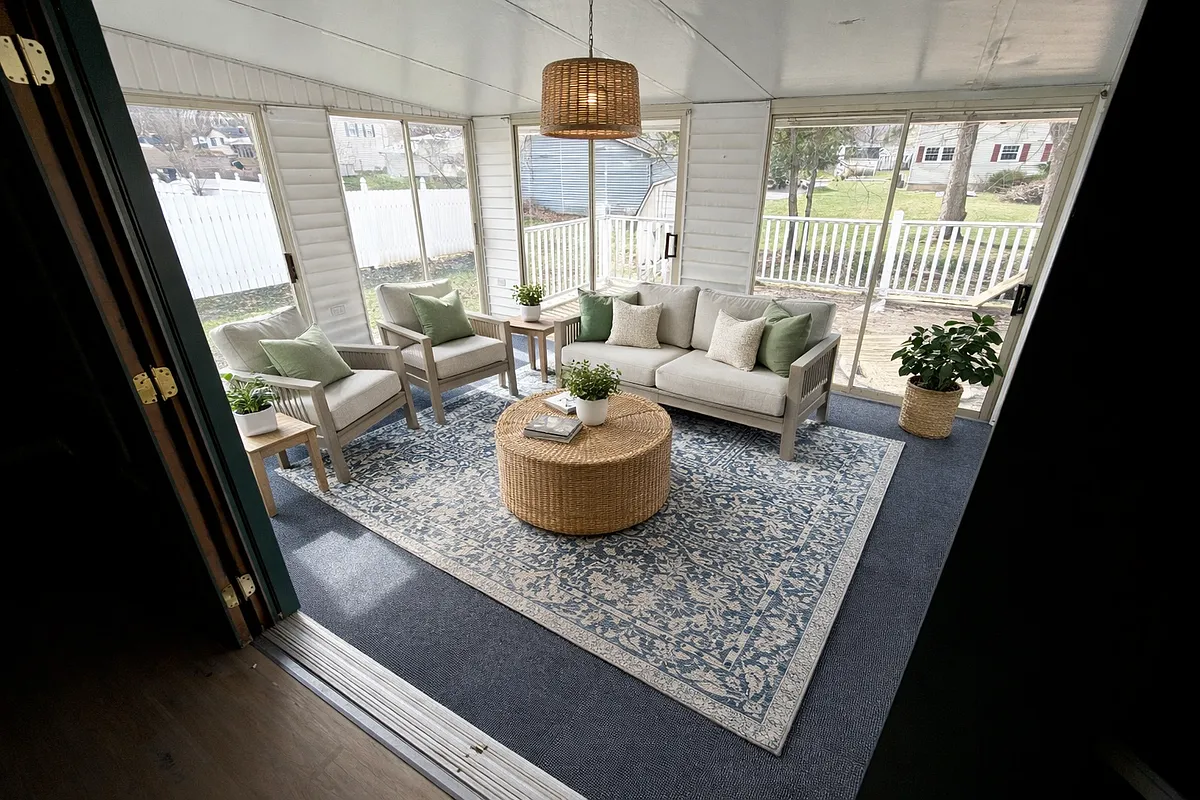 3 Seasons Room (Furniture not included) - 6820 Lockwood Blvd