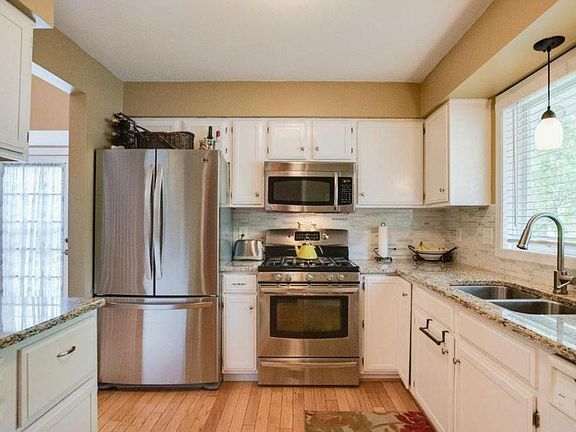 4th image of 2739 Bexley Dr