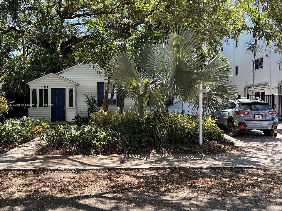 1st image of 1314 SE 1st St