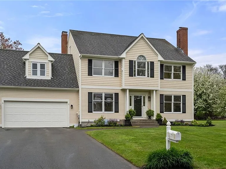 43 Bluegrass Dr — Photo 1