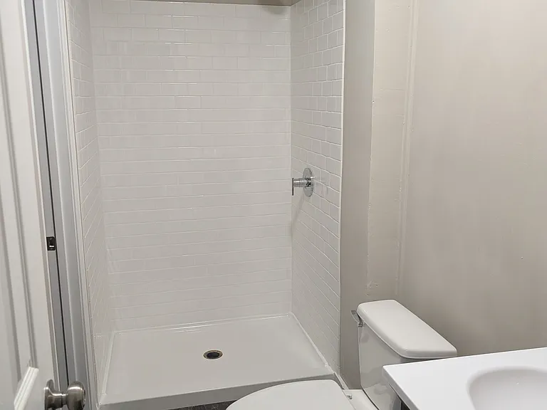 25 Montgomery St #A — Photo 8