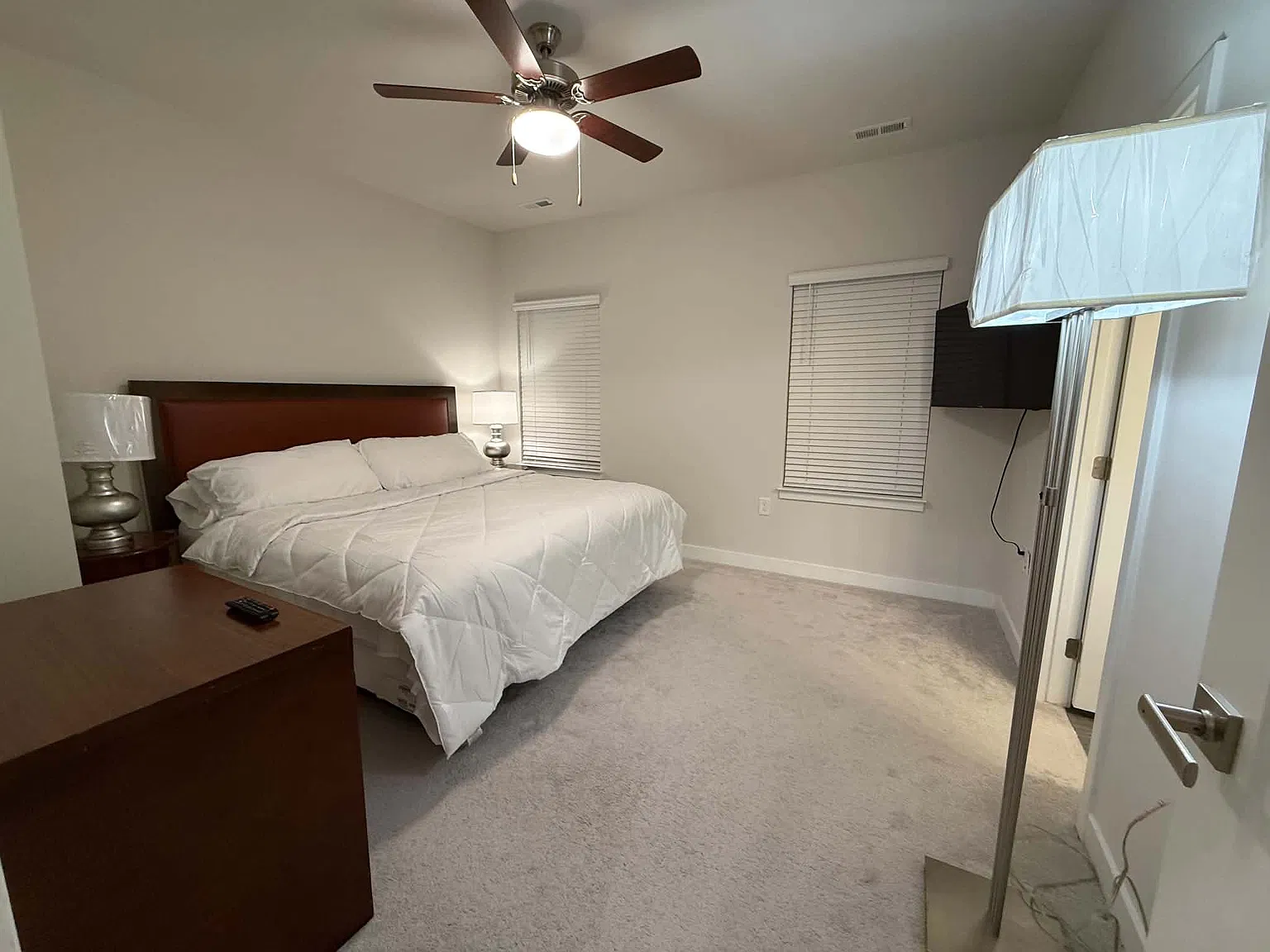 3 bed, 1936 sqft, $3,299 — Photo 3