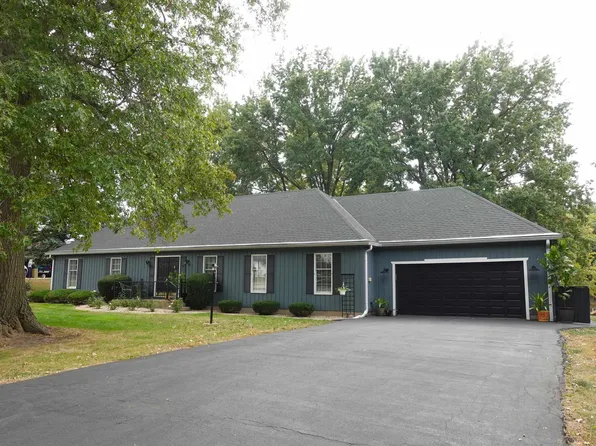 39 Hiawatha Ln, Galesburg, IL 61401