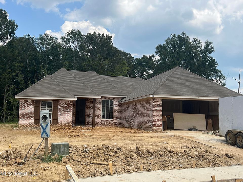 1st image of 525 Silver Hill Dr