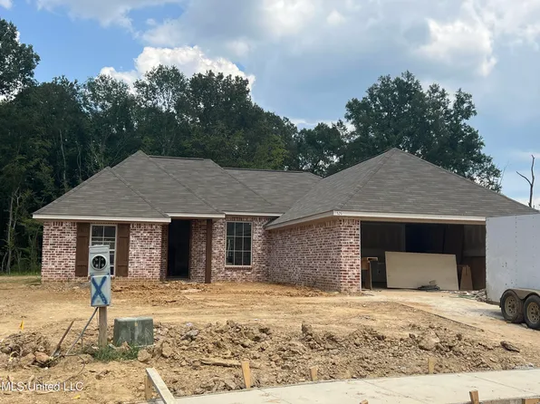 525 Silver Hill Dr, Pearl, MS 39208