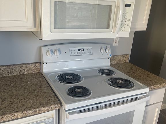 4th image of 204 N Eisenhower Dr APT B