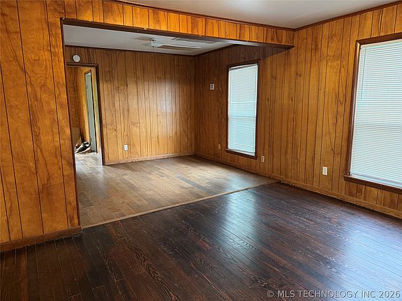 5th image of 1009 E Thompson Ave