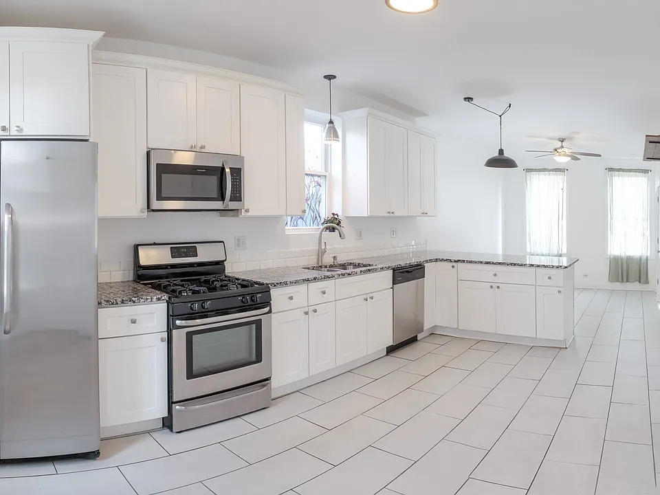 2154 W 22nd Pl