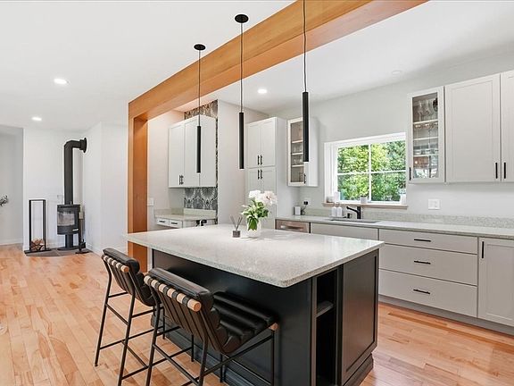 3rd image of 108 Kilby St