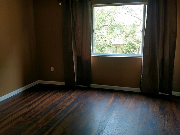 4th image of 1311 Throckmorton Dr
