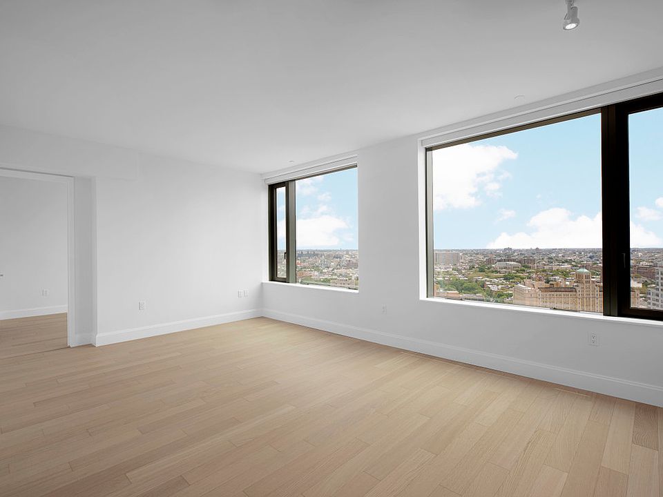 1st image of 10 City Pt APT 25J
