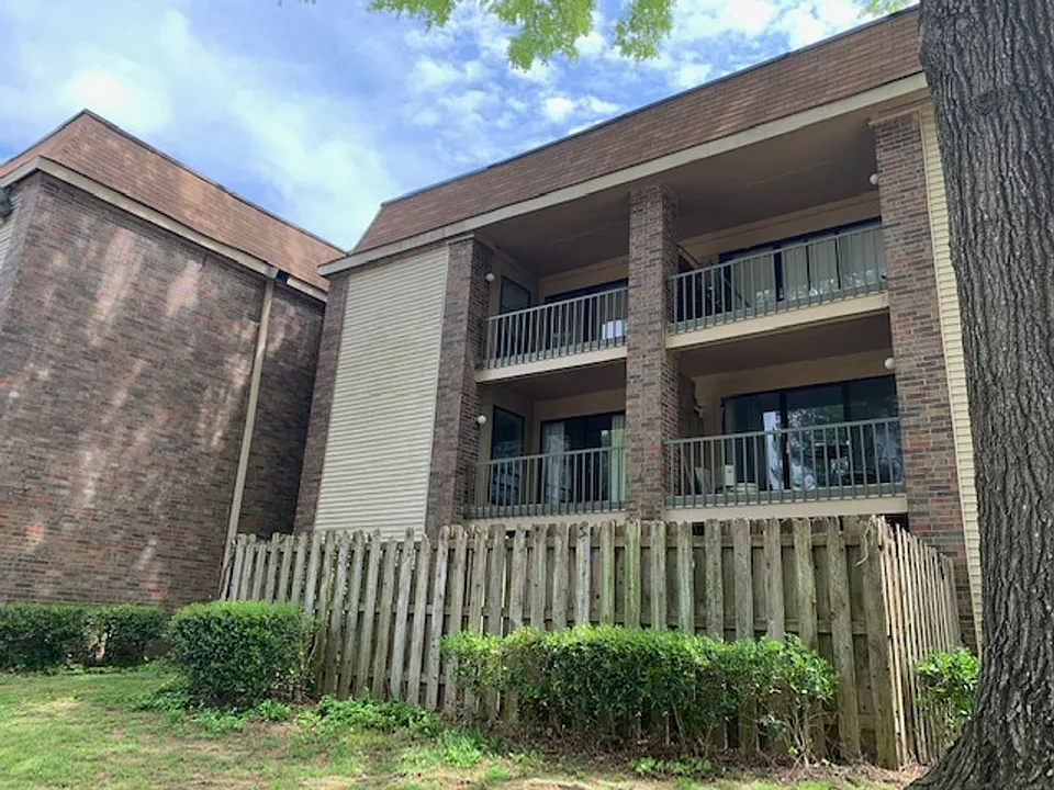 1855 Poplar Woods Cir W #204