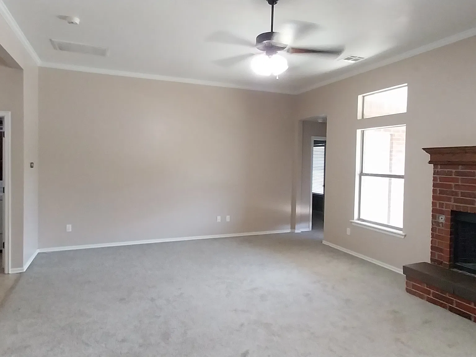 4 bed, 1818 sqft, $1,790 — Photo 2
