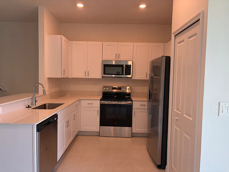 8627 Tropical Aire Ln — Photo 5