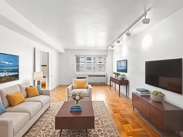 30 West 60th Street image 2 of 16