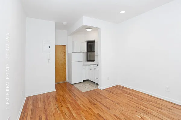 Rented by J. Lemle Real Estate | media 17