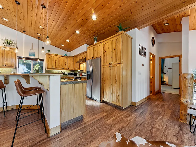 243 Pine St — Photo 32